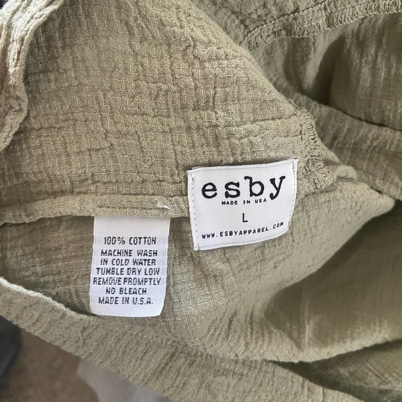Esby Mia top size large in sage green - Picture 2 of 3